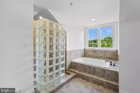 Bath - 601 James Ridge Rd, Bowie, MD 20721 photo 2 of 4