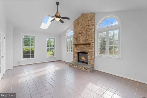 Living - 601 James Ridge Rd, Bowie, MD 20721 photo 4 of 12