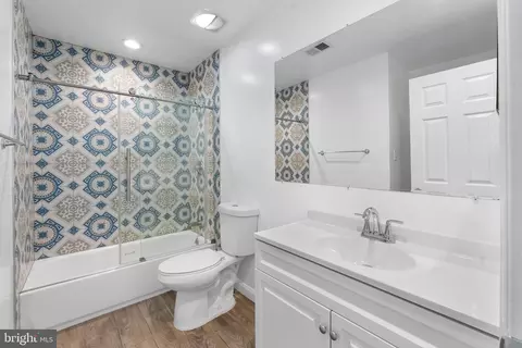 Bath - 601 James Ridge Rd, Bowie, MD 20721 photo 3 of 4