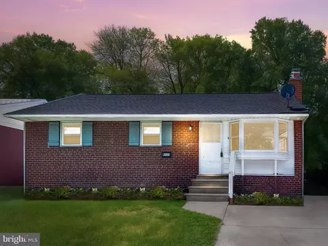 6215 Seminole Pl, College Park, MD 20740