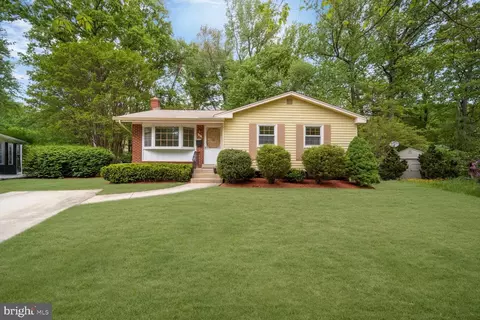 11 Greenway Pl, Greenbelt, MD 20770