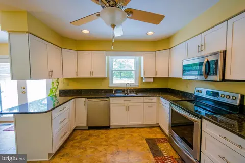 Kitchen - 9608 Middleridge Ct, Brandywine, MD 20613 photo 4 of 4