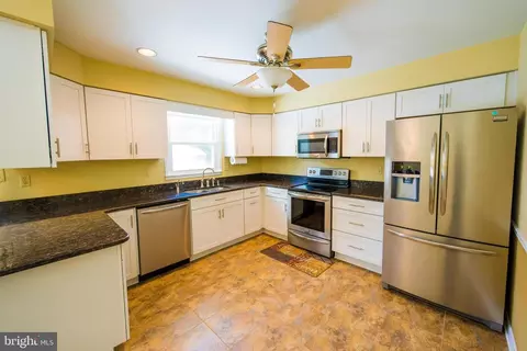 Kitchen - 9608 Middleridge Ct, Brandywine, MD 20613 photo 2 of 4
