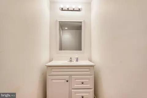 Entry Way - 7419 Near Thicket Way, Laurel, MD 20707 photo 3 of 3