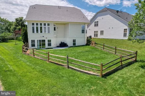 Exterior - 7419 Near Thicket Way, Laurel, MD 20707 photo 4 of 7