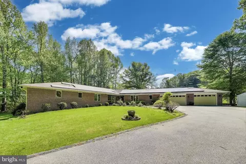 5713 Kenfield Ln, Marlboro, MD 20772