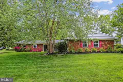 4915 Riverton Ln, Bowie, MD 20715