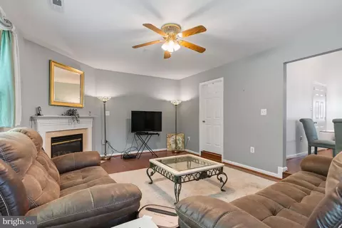 Living - 8806 Charm Ct, Brandywine, MD 20613 photo 4 of 4