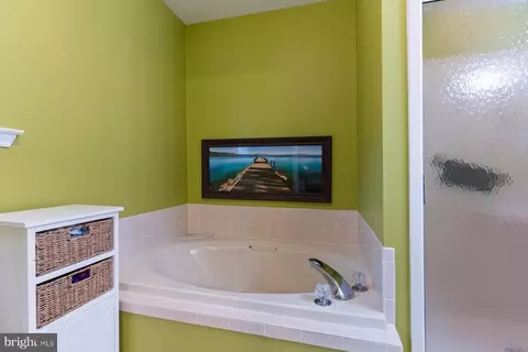 Bath - 8806 Charm Ct, Brandywine, MD 20613 photo 3 of 3