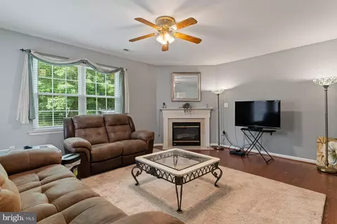 Living - 8806 Charm Ct, Brandywine, MD 20613 photo 2 of 4