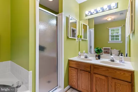 Bath - 8806 Charm Ct, Brandywine, MD 20613 photo 2 of 3