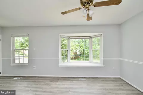 10303 Broom Ln, Lanham, MD 20706 photo 17
