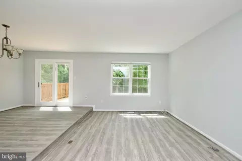 10303 Broom Ln, Lanham, MD 20706 photo 8