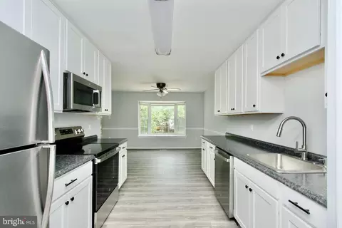 10303 Broom Ln, Lanham, MD 20706 photo 13