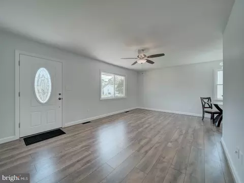Living - 9014 Volta St, Lanham, MD 20706 photo 2 of 3