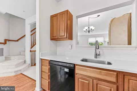 Kitchen - 10007 Tulip Tree Dr, Bowie, MD 20721 photo 4 of 9