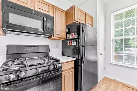 Kitchen - 10007 Tulip Tree Dr, Bowie, MD 20721 photo 3 of 9