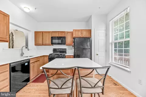 Kitchen - 10007 Tulip Tree Dr, Bowie, MD 20721 photo 7 of 9