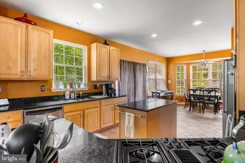Kitchen - 6338 Kinsey Ter, Lanham, MD 20706 photo 7 of 8