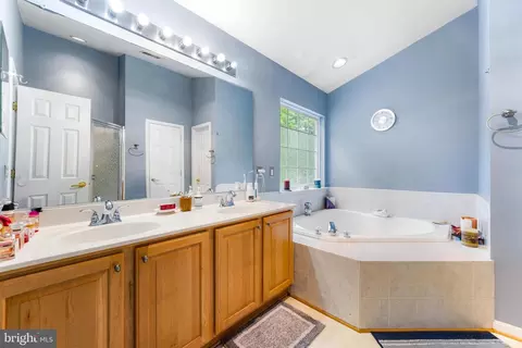 Bath - 6338 Kinsey Ter, Lanham, MD 20706 photo 2 of 2