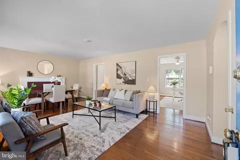 4419 Lakeview Dr, Temple Hills, MD 20748