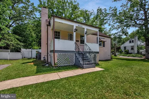 9425 Washington Blvd, Lanham, MD 20706 photo 2