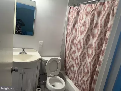 Bath - 7520 Wilhelm Dr, Lanham, MD 20706 photo 3 of 4