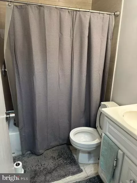 Bath - 7520 Wilhelm Dr, Lanham, MD 20706 photo 2 of 4