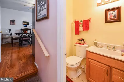 Entry Way - 6936 Lamont Dr, Lanham, MD 20706 photo 3 of 6