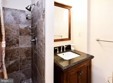 Bath - 6936 Lamont Dr, Lanham, MD 20706 photo 3 of 7