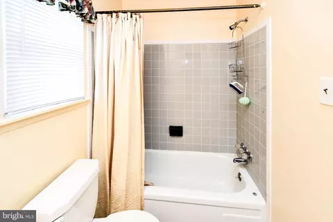 Bath - 6936 Lamont Dr, Lanham, MD 20706 photo 5 of 7