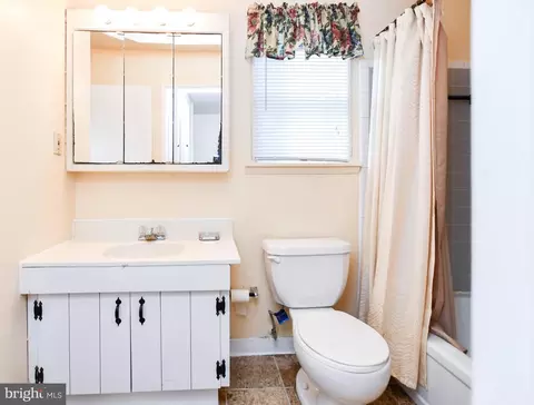Bath - 6936 Lamont Dr, Lanham, MD 20706 photo 6 of 7