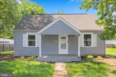 204 Mohican Dr, Oxon Hill, MD 20745