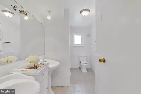Bath - 4905 Smithwick Ln, Bowie, MD 20720 photo 5 of 7