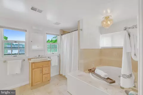 Bath - 4905 Smithwick Ln, Bowie, MD 20720 photo 3 of 7