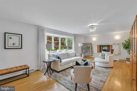 Living - 4905 Smithwick Ln, Bowie, MD 20720 photo 1 of 7
