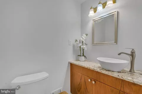 Bath - 4905 Smithwick Ln, Bowie, MD 20720 photo 7 of 7