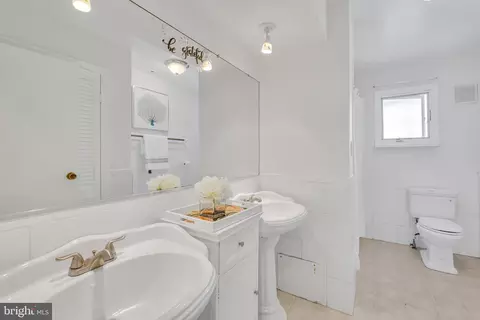 Bath - 4905 Smithwick Ln, Bowie, MD 20720 photo 6 of 7