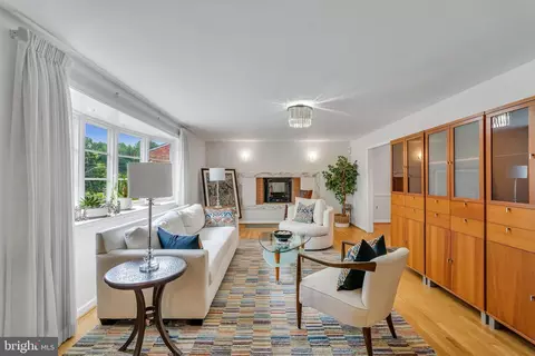 Living - 4905 Smithwick Ln, Bowie, MD 20720 photo 2 of 7