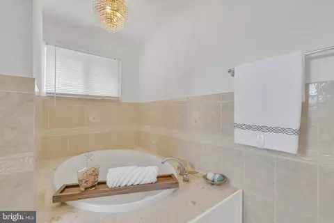 Bath - 4905 Smithwick Ln, Bowie, MD 20720 photo 2 of 7