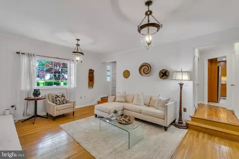 Living - 4905 Smithwick Ln, Bowie, MD 20720 photo 4 of 7