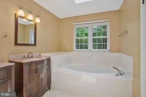 Bath - 9213 Fairlane Pl, Laurel, MD 20708 photo 4 of 5