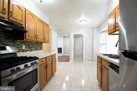 Entry Way - 8514 Magnolia Dr, Lanham, MD 20706 photo 3 of 6
