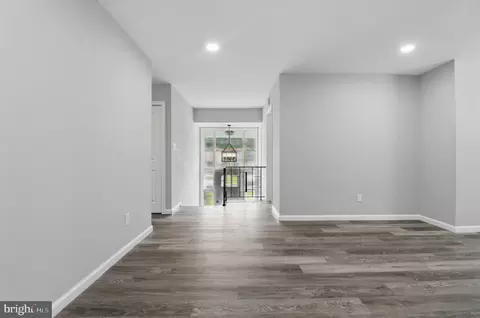 Entry Way - 6314 Hardwood Dr, Lanham, MD 20706 photo 6 of 10