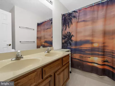Bath - 16103 Arrowroot Ct, Bowie, MD 20716 photo 2 of 5