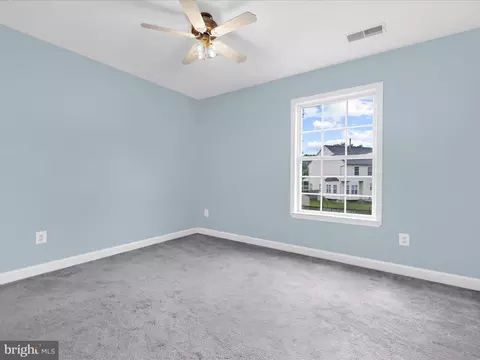 Bedroom - 16103 Arrowroot Ct, Bowie, MD 20716 photo 3 of 8