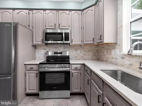 Kitchen - 16103 Arrowroot Ct, Bowie, MD 20716 photo 4 of 5