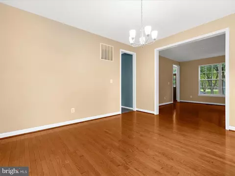 Living - 16103 Arrowroot Ct, Bowie, MD 20716 photo 4 of 8