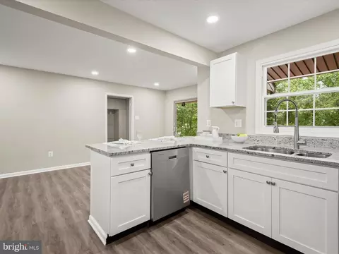 Kitchen - 8906 Eastbourne Ln, Laurel, MD 20708 photo 4 of 5