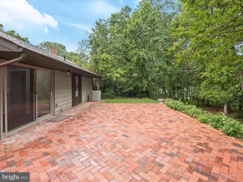 Exterior - 8906 Eastbourne Ln, Laurel, MD 20708 photo 4 of 5